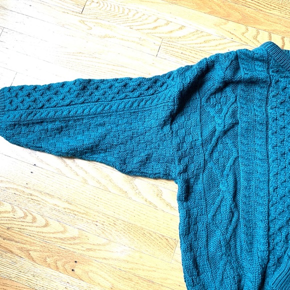 Western Island Emerald 100% Merino Wool Sweater - Picture 6 of 12